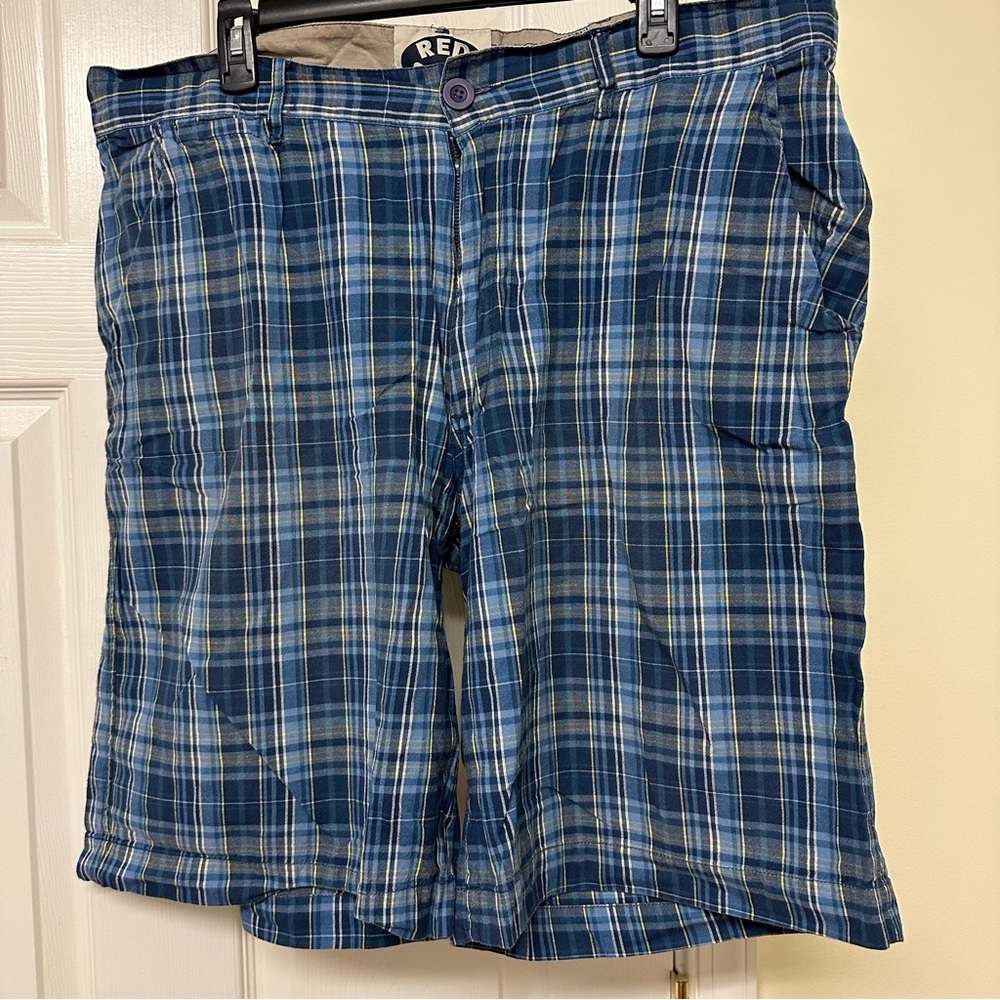 Red Snap Plaid Mens Blue Flat Front Shorts Size 40 Preppy Coastal